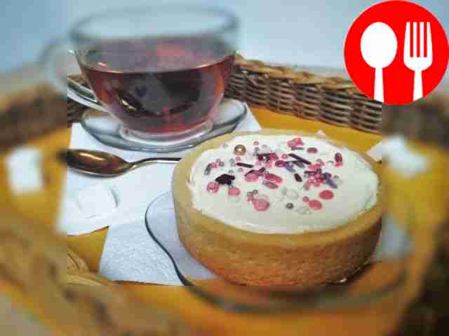 Airy baskets with butter cream