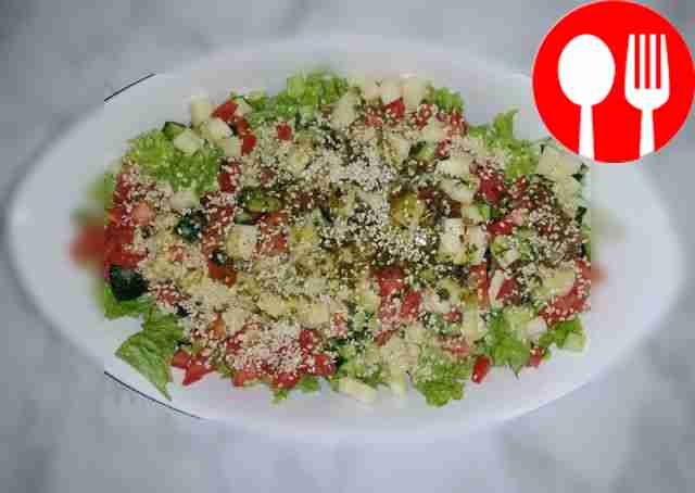 Juicy and bright vegetable salad with mozzarella