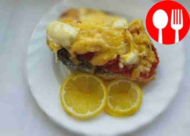 Семга, запеченная с сыром и зеленью