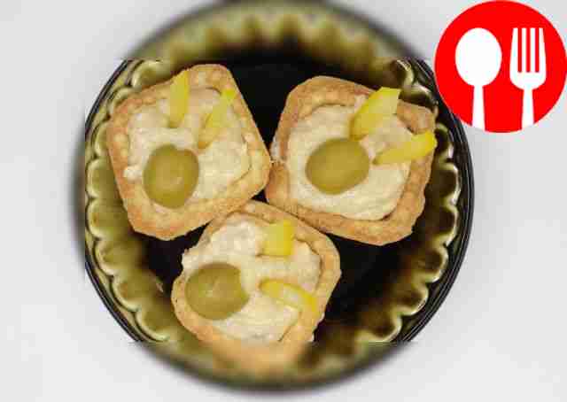 Tartlets with cod liver, melted cheese and olives