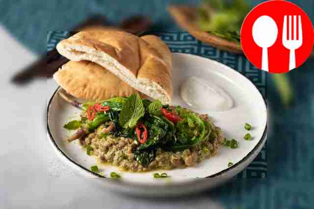 Daal with spinach and yogurt