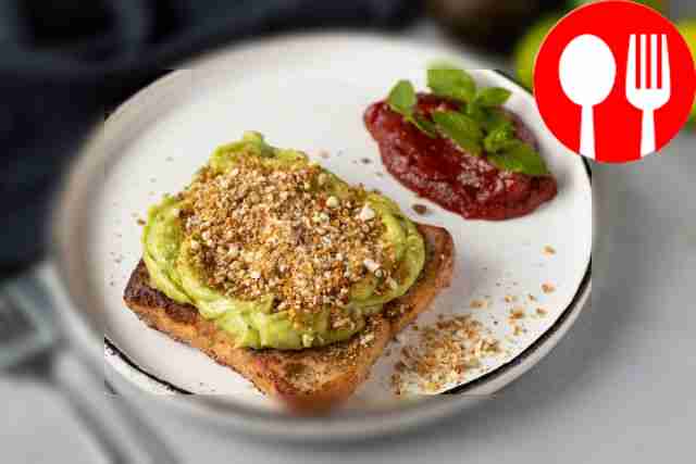 Тост с кремом из авокадо и мяты на кокосовом масле