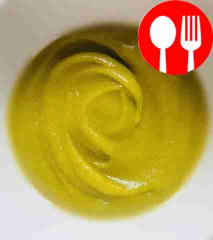 Creamy cauliflower soup with spinach