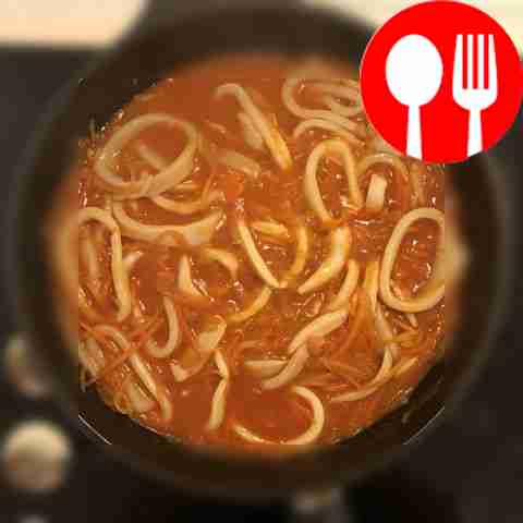 Squid rings in tomato sauce