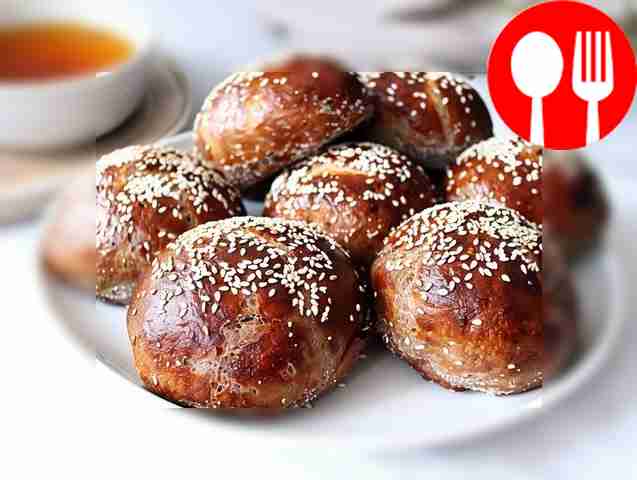 Appetizing buns with cottage cheese