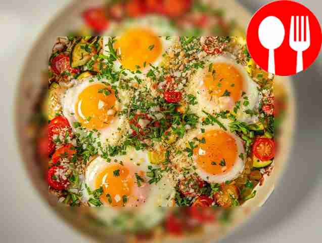 Healthy scrambled eggs with zucchini