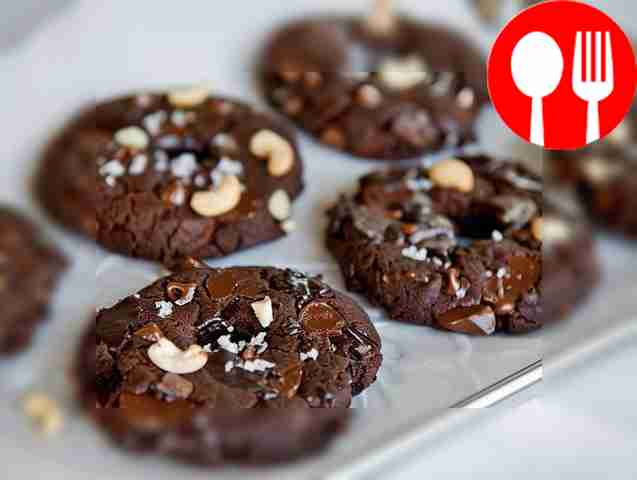 Chocolate cookies with cashew nuts
