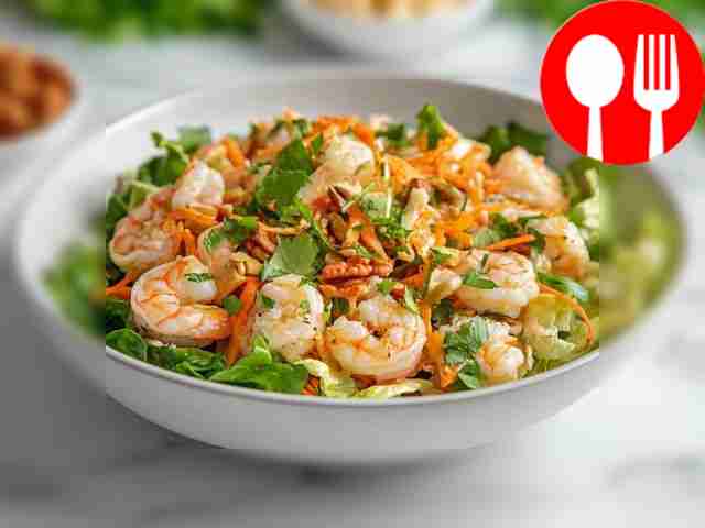 Salad with shrimp, nuts and lime dressing