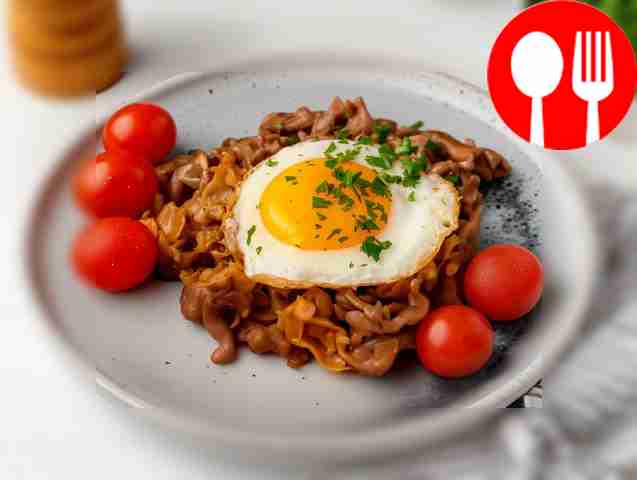 Fragrant scrambled eggs with chanterelles