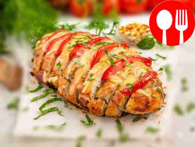 Нежное куриное филе с сыром и помидорами в духовке