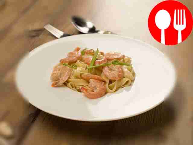 Паста с креветками в чесночном соусе