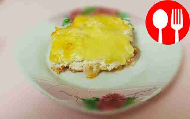 Sunny salmon baked with shrimps in cream sauce