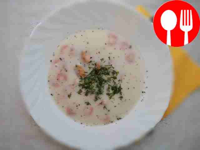 Fragrant creamy soup with mussels and shrimp