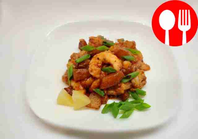 Shrimp in a delicate sweet and sour sauce with pineapple