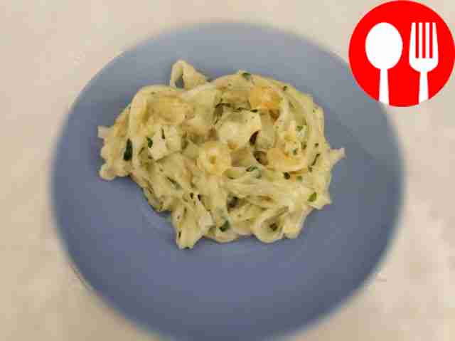 Нежный удон с креветками в сливочном соусе