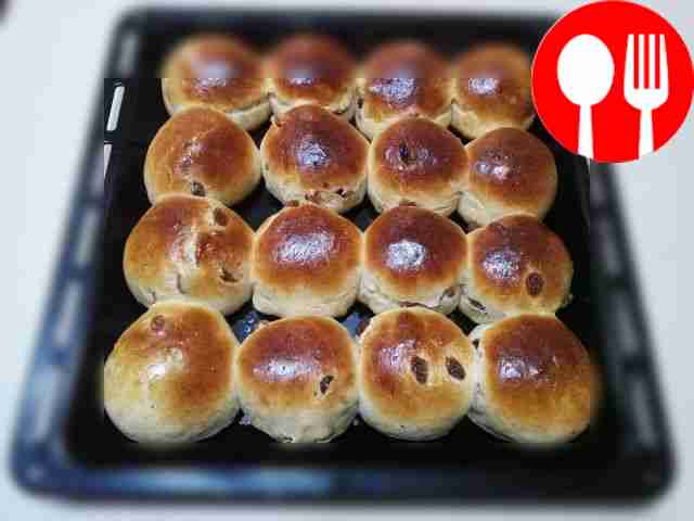 Пушистые булочки с изюмом на майонезном тесте