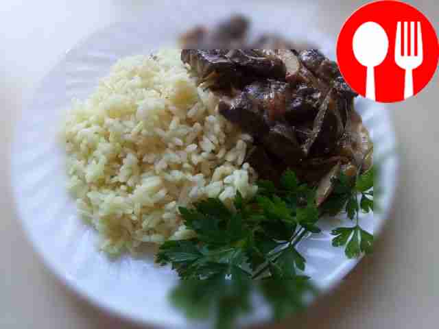 Ароматная говяжья печень в сливочном соусе