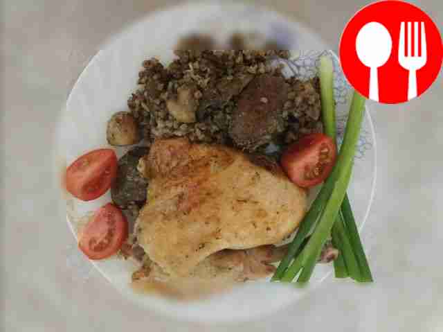Аппетитная курица, фаршированная гречкой