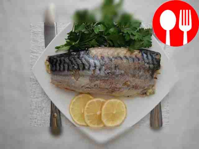 Juicy mackerel baked with cheese and sour cream
