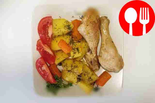 Ароматное жаркое из куриных голеней с картофелем и овощами