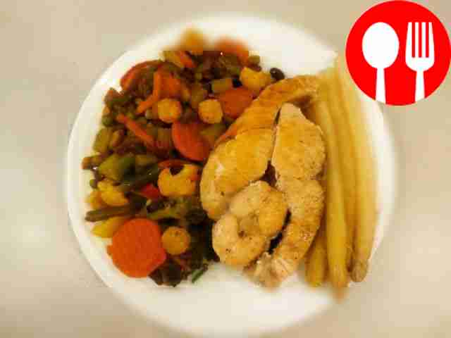 Juicy salmon fillet with vegetables