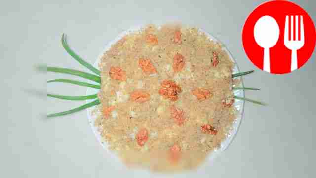 Праздничный салат с ананасами, курицей и шампиньонами