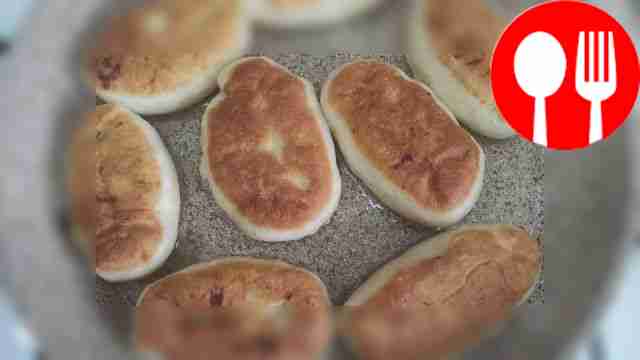 Yeast pies with potatoes