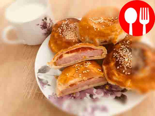 Слойки с ветчиной и сыром