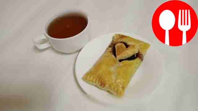 Puff pastries with currant jam