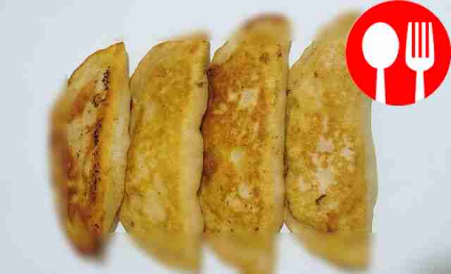 Ruddy pies with chicken meat on choux pastry