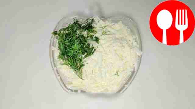 Prepare the filling for the pies: chop the...