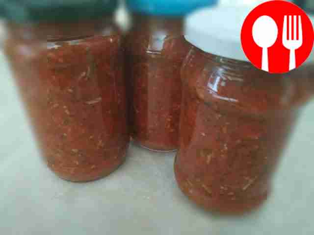 Сладко-кислый пикантный соус сацебели на зиму