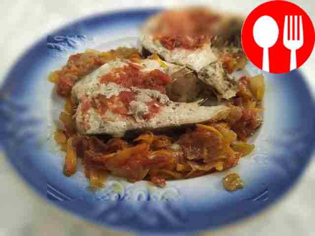 Fragrant mackerel in tomato sauce with vegetables