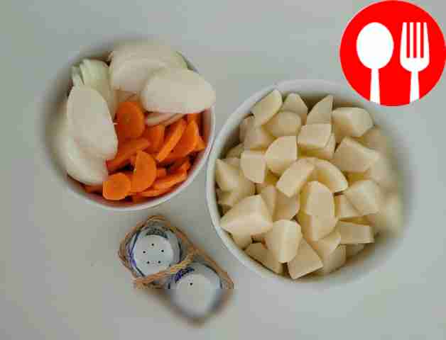 Cut the potatoes and onions into small pieces,...