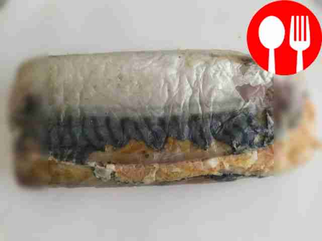 Mackerel roll with vegetables and cheese