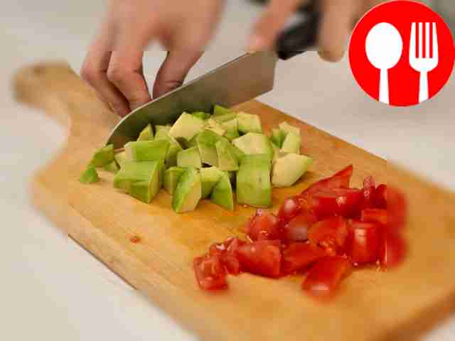 Peel the avocado and garlic. Cut the avocado...