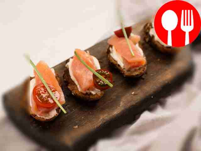 Брускетта с семгой