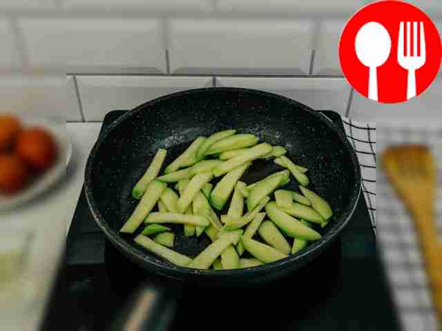 Slice the zucchini and fry them in a frying pan.