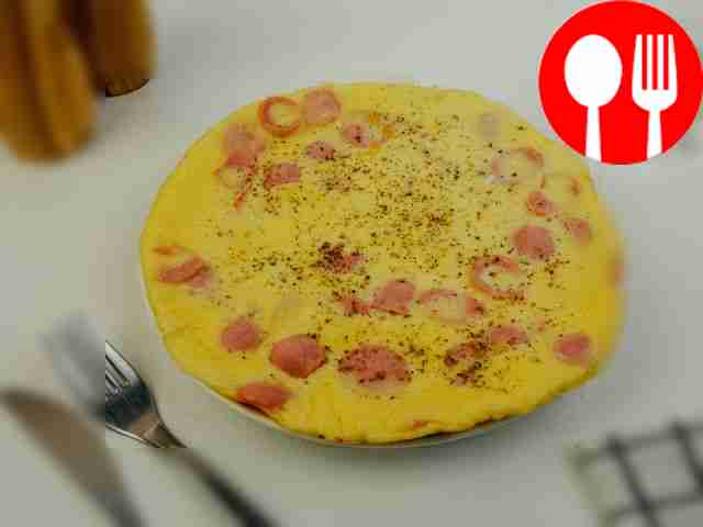 Омлет с сосисками Omelette with sausages
