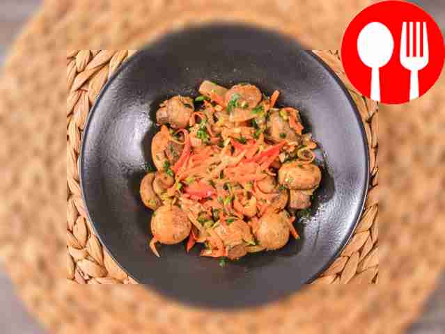 Korean style champignons with carrots