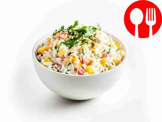 Сытный салат с крабовыми палочками и рисом Hearty salad with crab sticks and rice