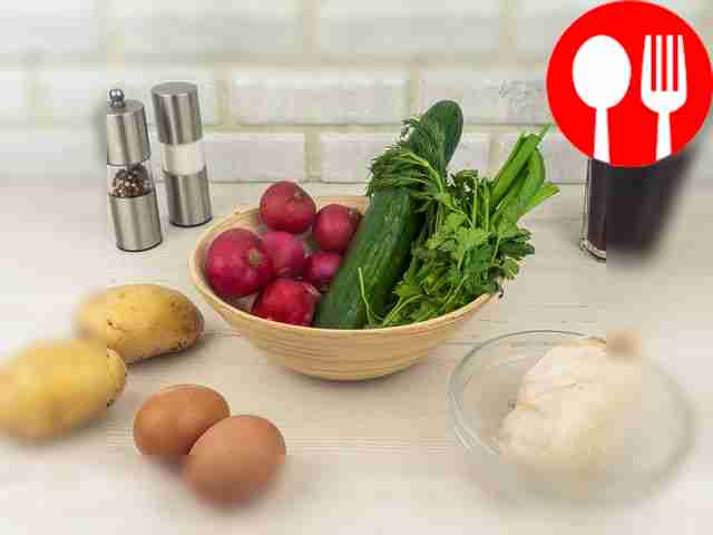 Boil the chicken fillet, rinse everything else...