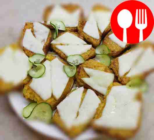 White bread croutons with cheese