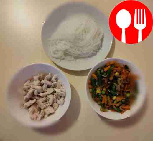 Rice noodles with chicken and vegetables in teriyaki sauce