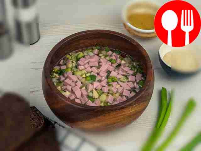 Окрошка на минеральной воде с вареной колбасой