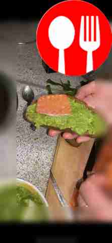 Тост с авокадо и рыбой