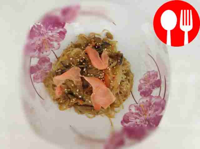 Фунчоза с баклажанами, морковью и болгарским перцем