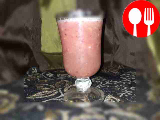 Смузи с яблоком, бананом и клюквой