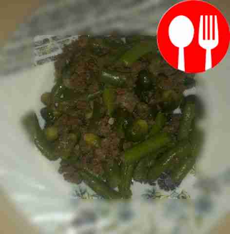Minced meat with green beans and Brussels sprouts