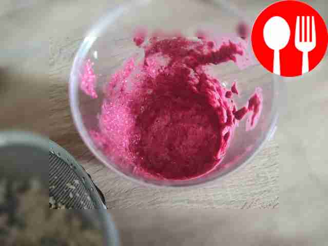 Прокрутите проростки гречки и семена льна,...